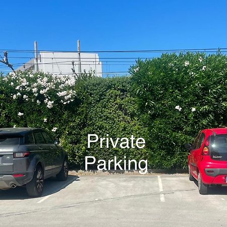 Ferienwohnung Casa Oberdan - Private Parking Monopoli Exterior foto