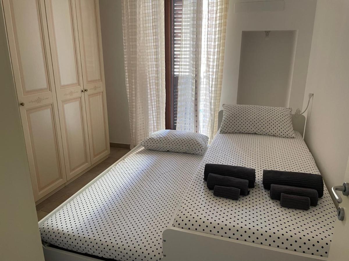 Ferienwohnung Casa Oberdan - Private Parking Monopoli Exterior foto